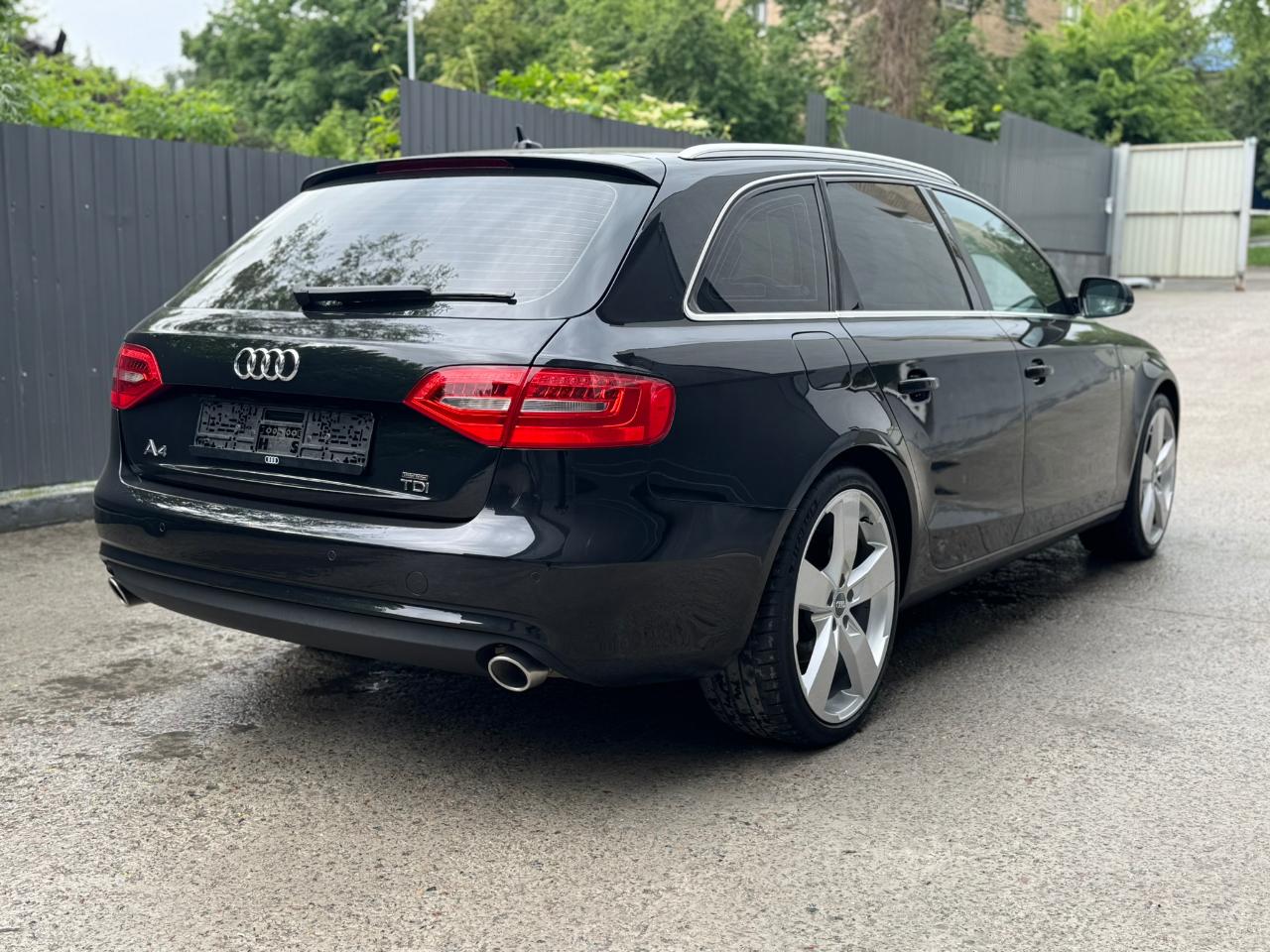 Audi A4 - фото 15