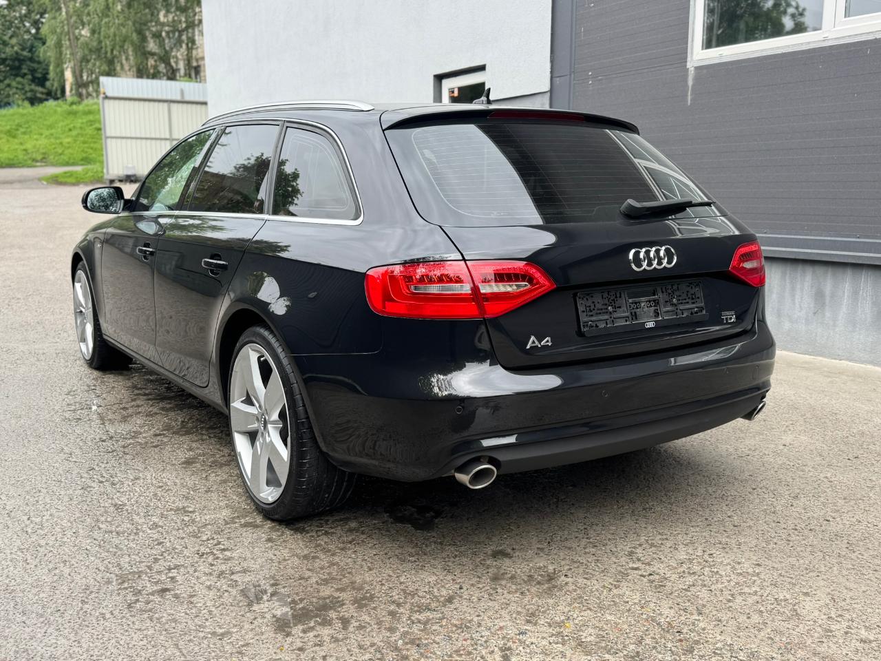 Audi A4 - фото 3