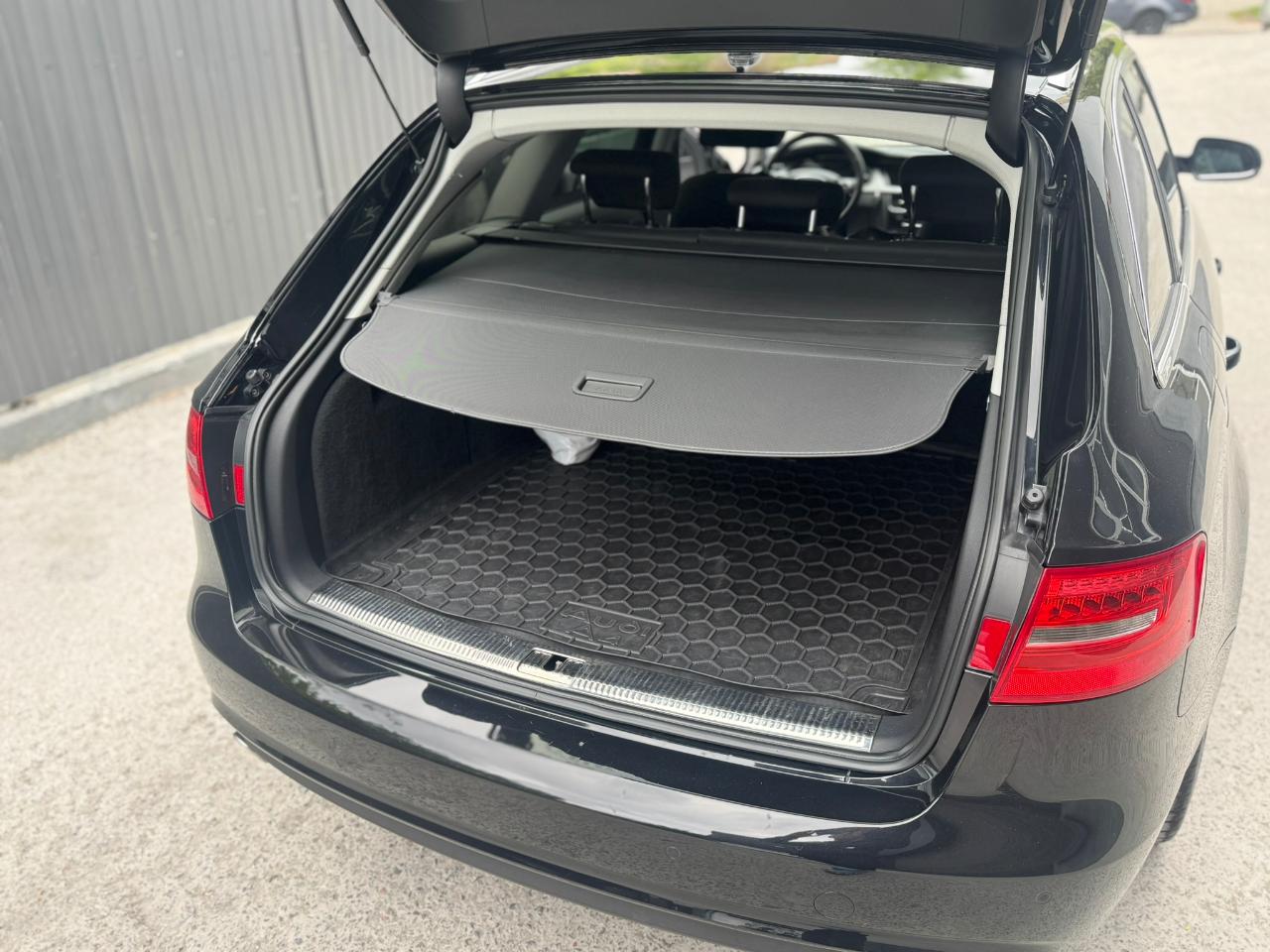 Audi A4 - фото 16