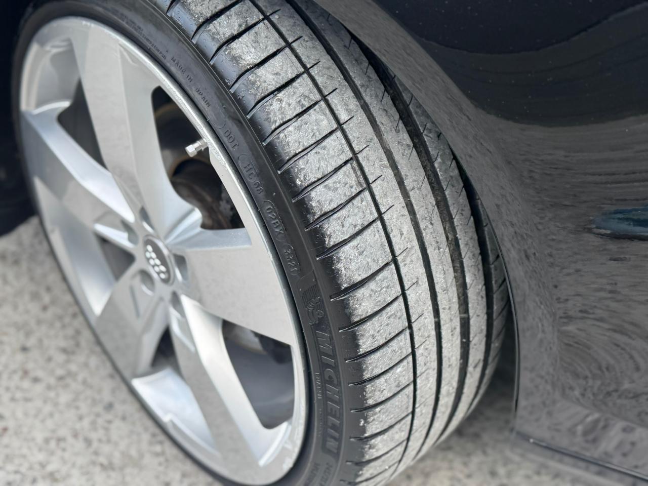 Audi A4 - фото 8