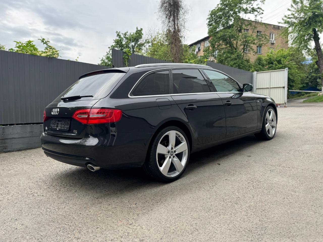 Audi A4 - фото 17