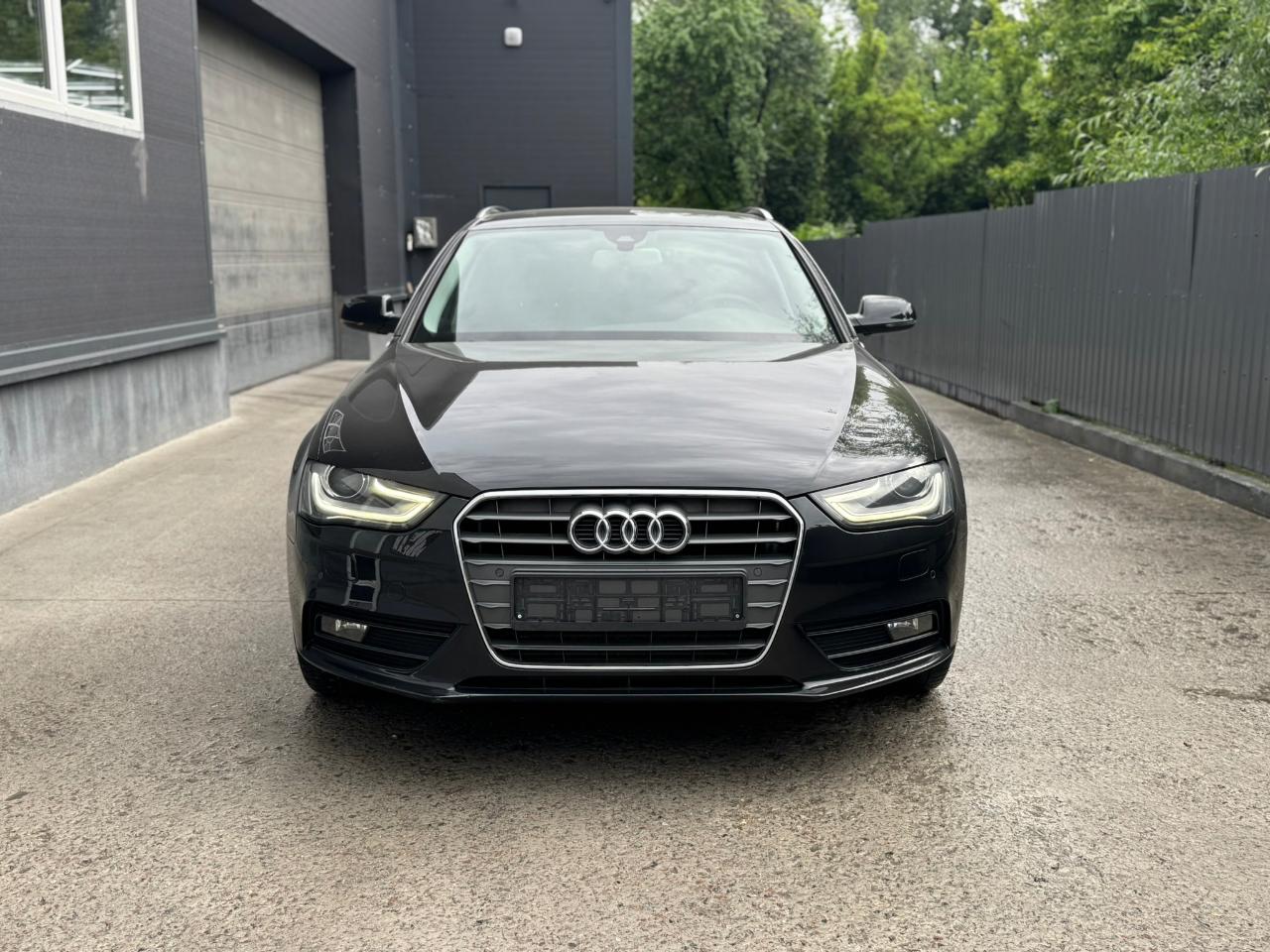 Audi A4 - фото 7