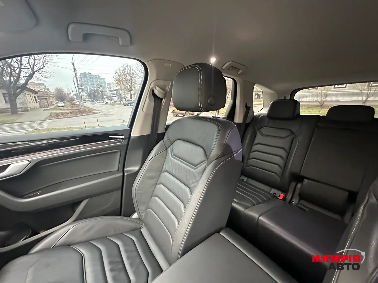 Volkswagen Touareg - фото 9