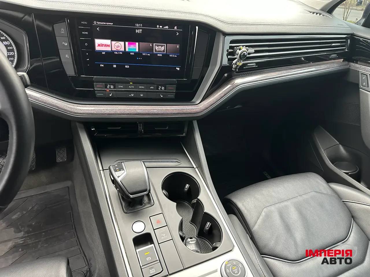 Volkswagen Touareg - фото 5