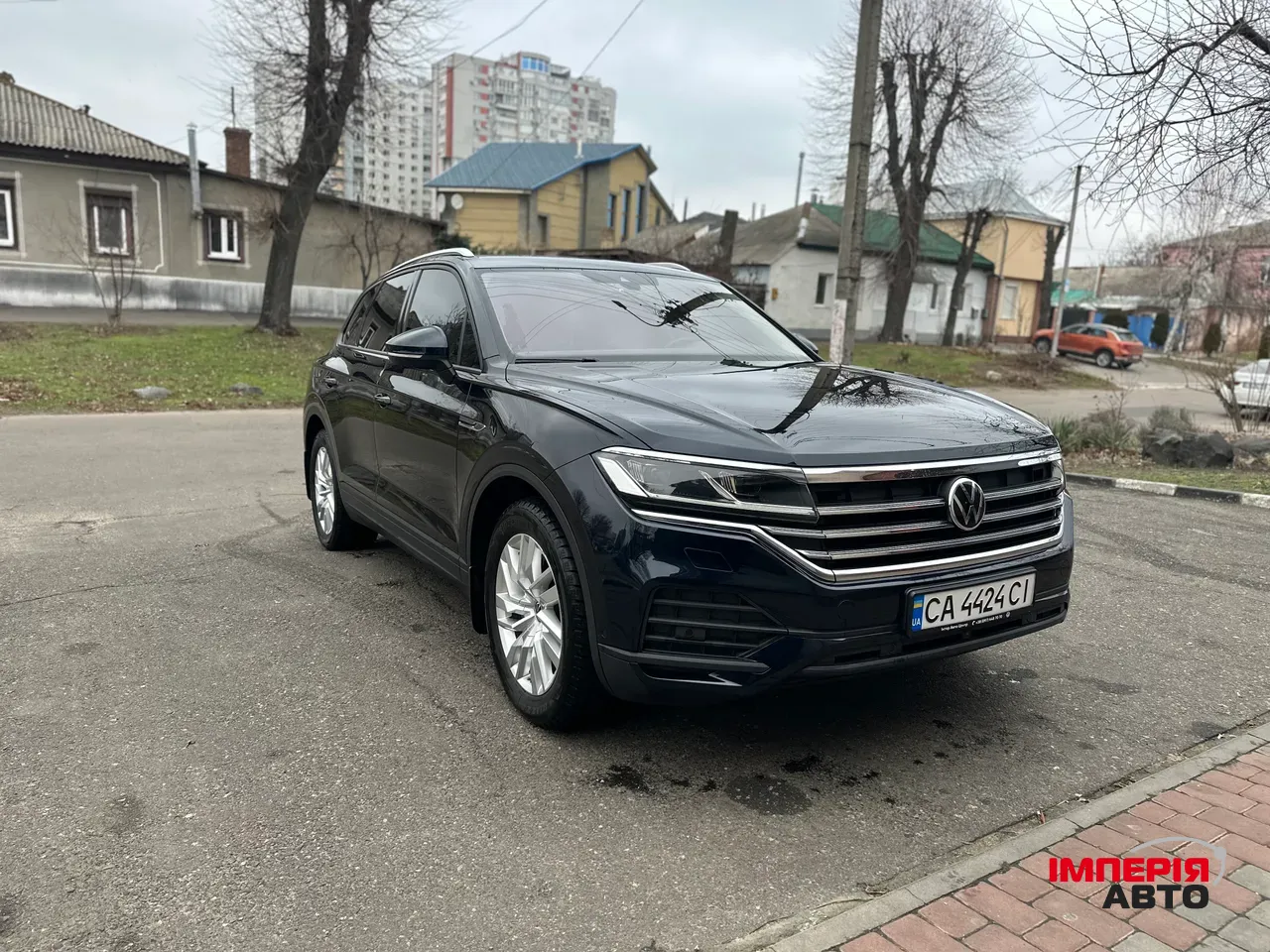 Volkswagen Touareg - фото 2