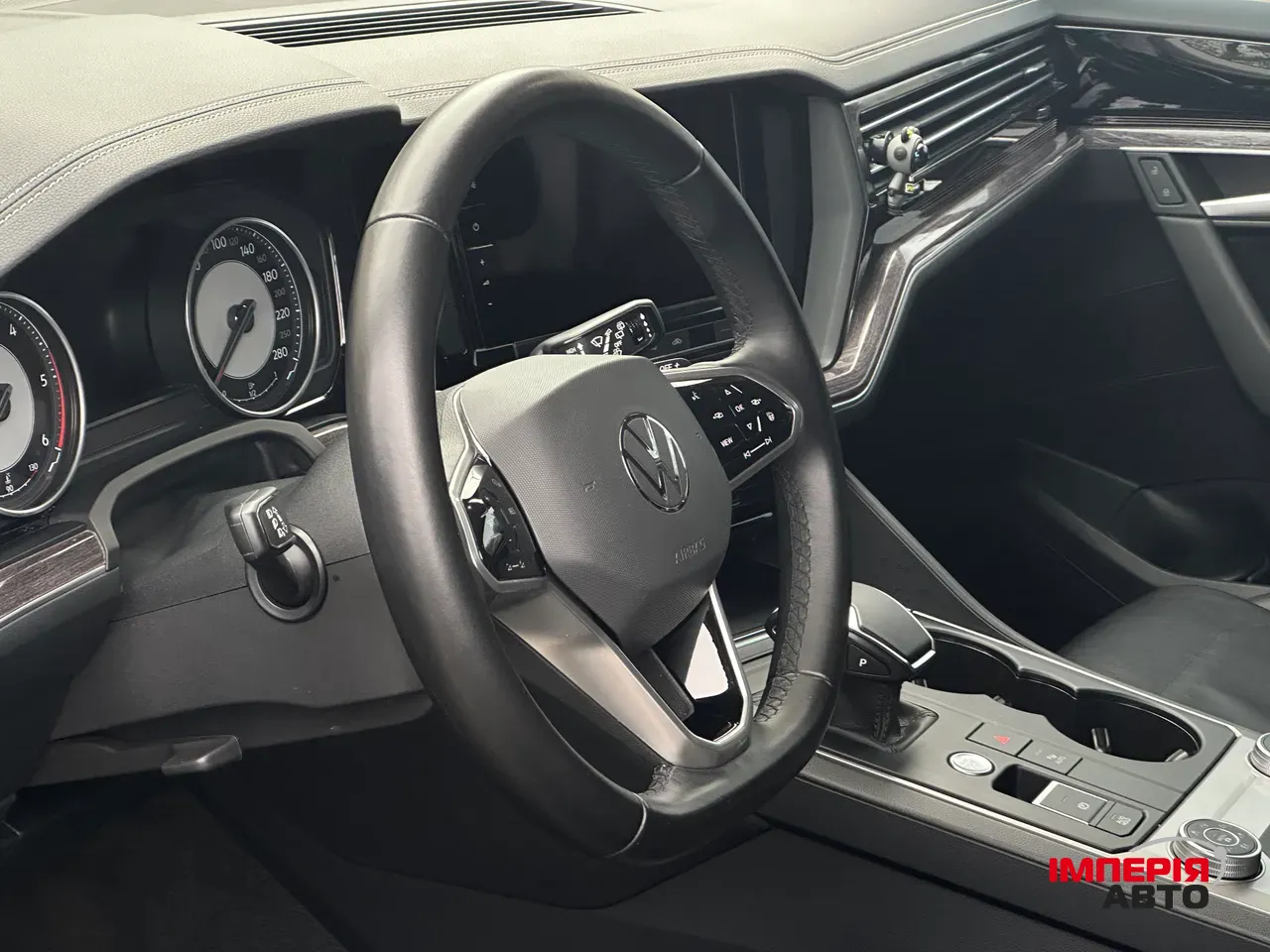 Volkswagen Touareg - фото 4