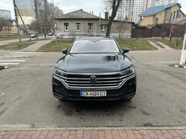 Volkswagen Touareg - фото 1