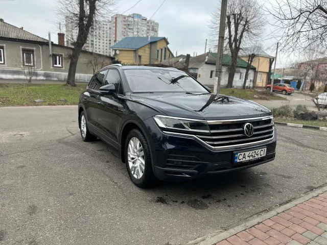 Volkswagen Touareg - фото 2