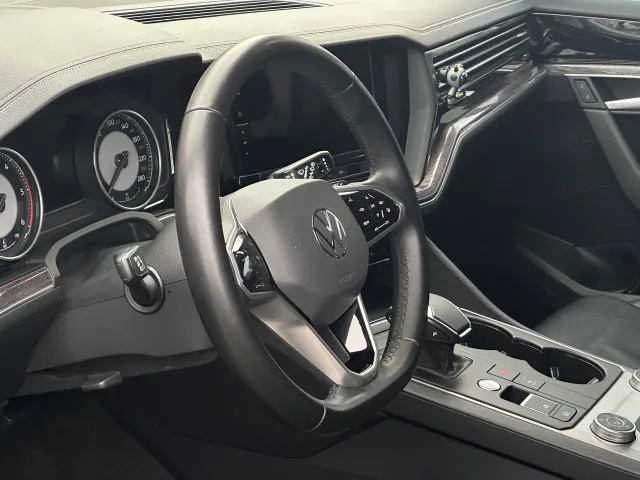 Volkswagen Touareg - фото 4