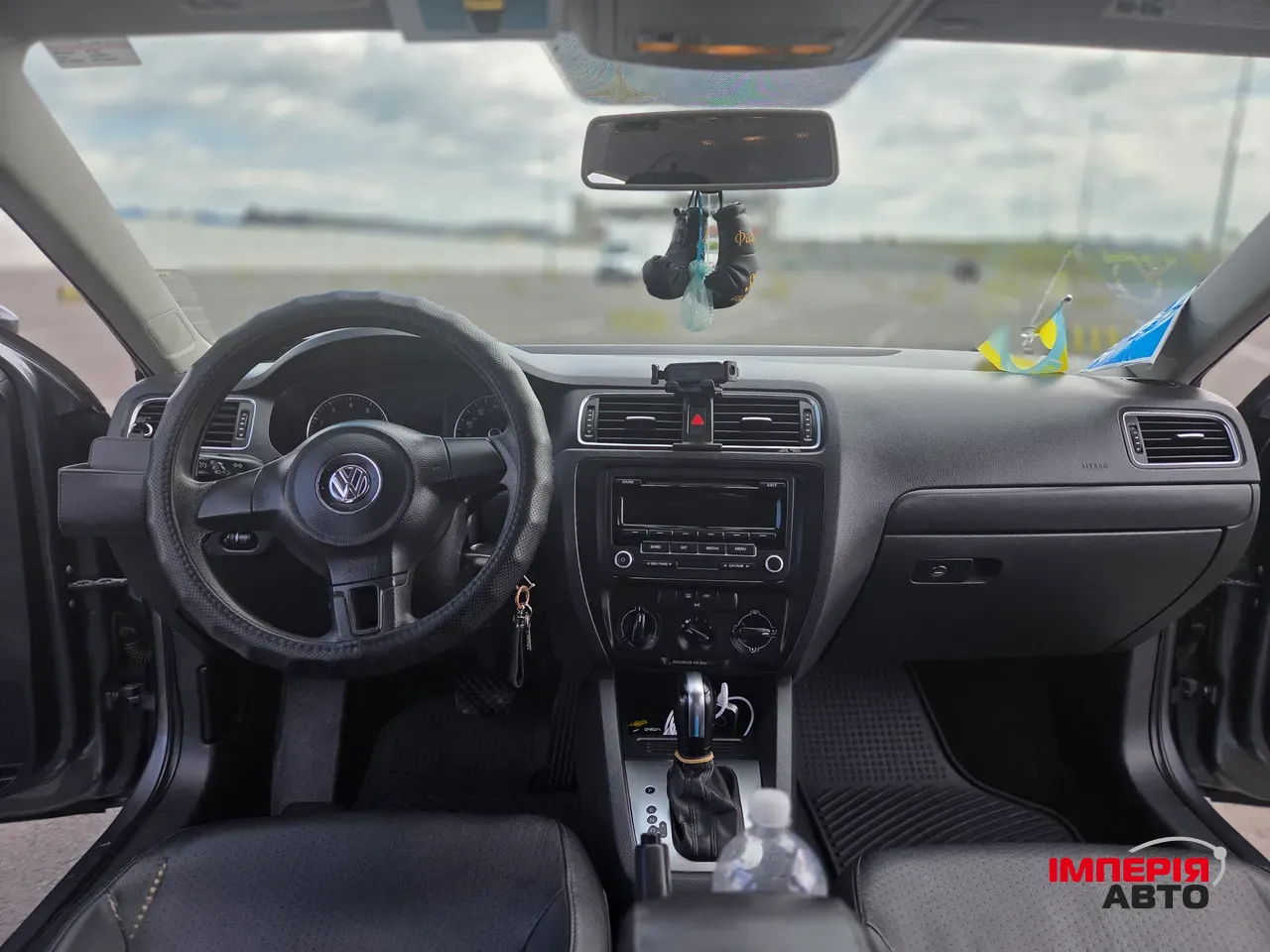 Volkswagen Jetta - фото 12