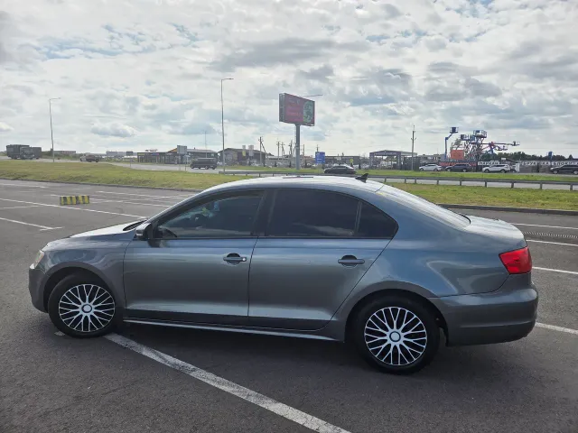 Volkswagen Jetta - фото 2