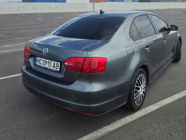 Volkswagen Jetta - фото 4