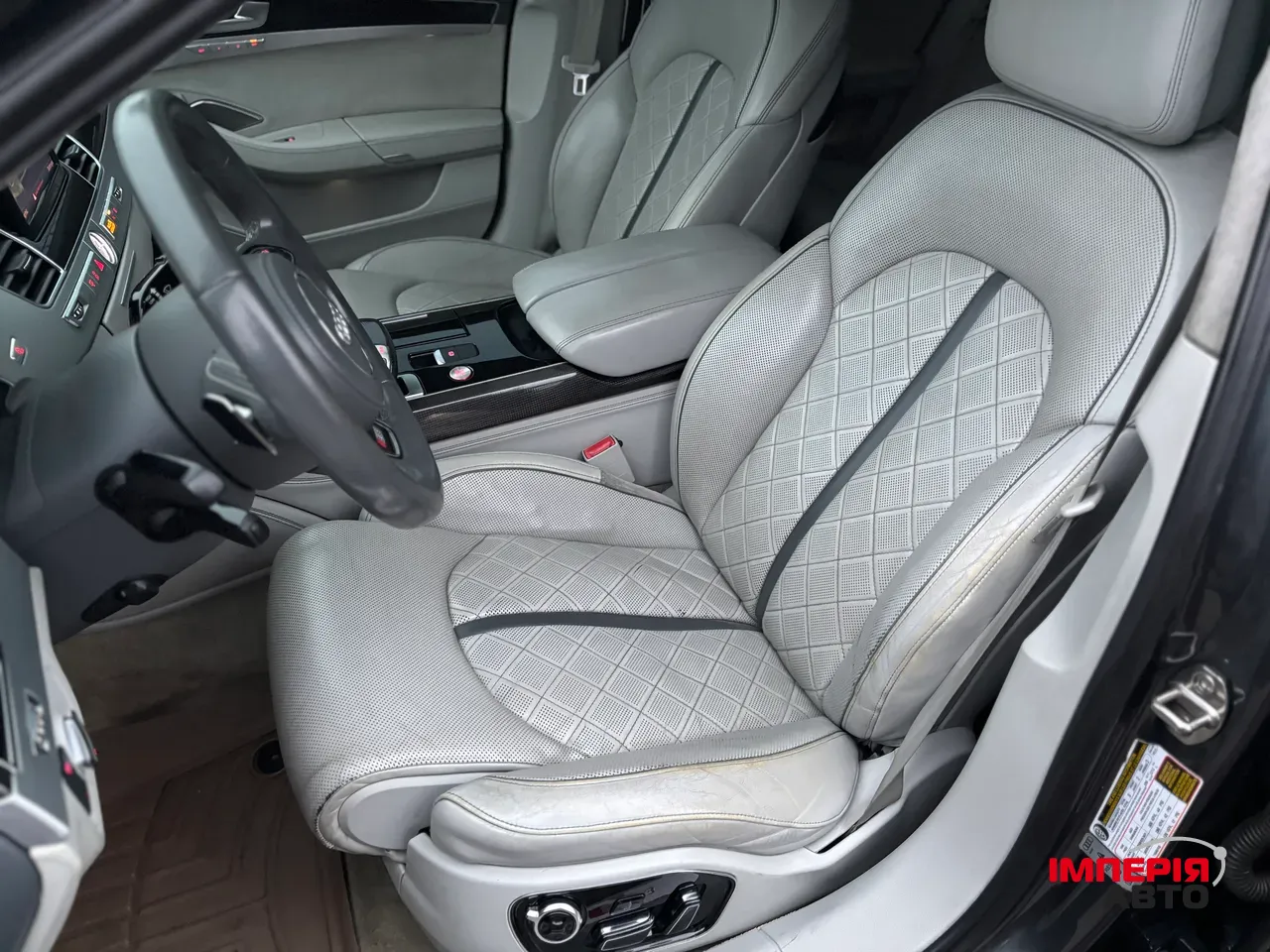 Audi S8 - фото 9