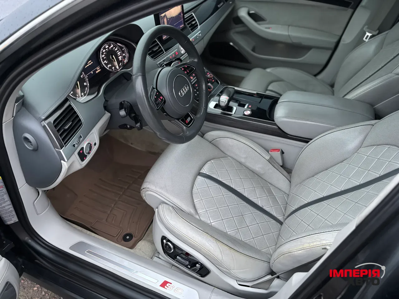 Audi S8 - фото 8
