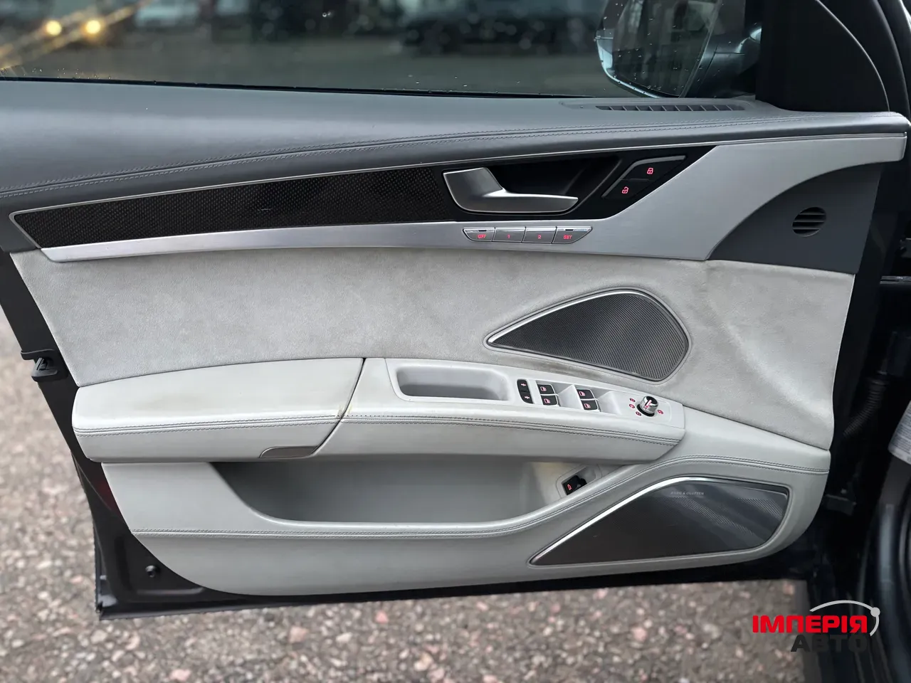 Audi S8 - фото 6