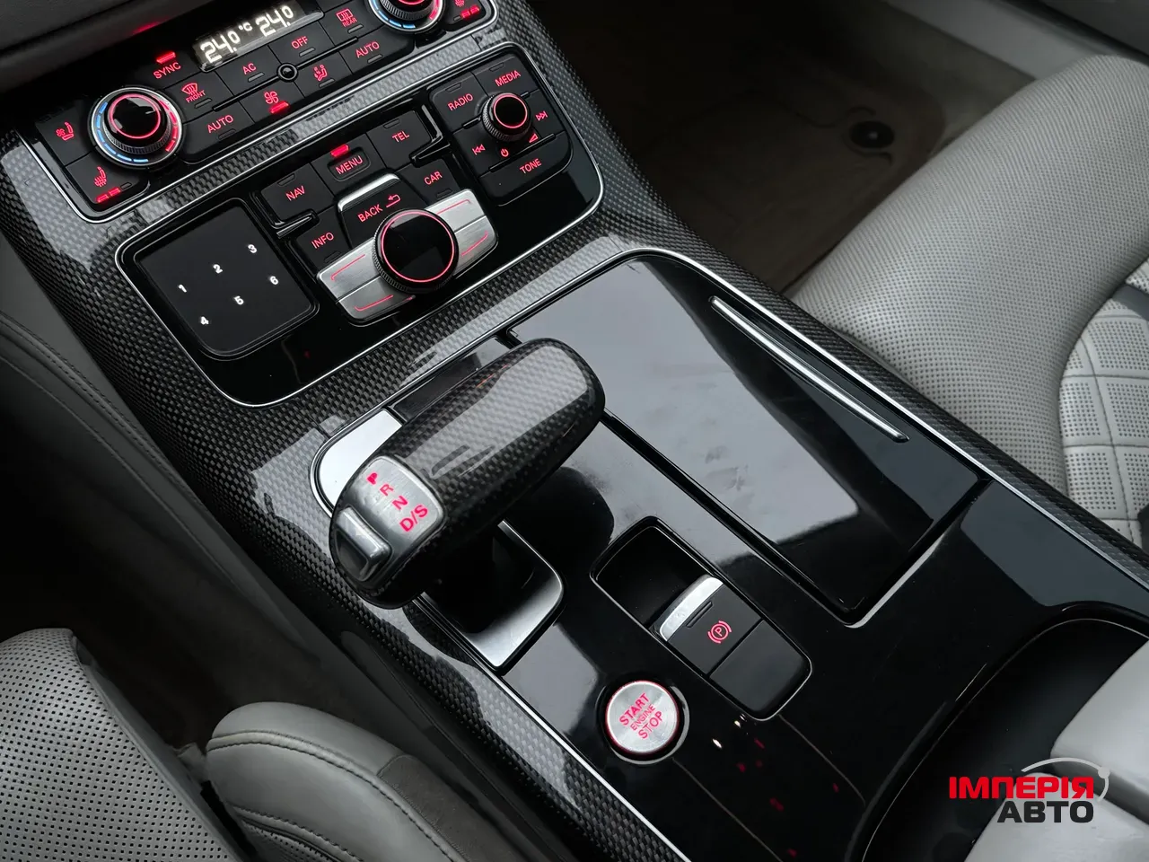 Audi S8 - фото 14