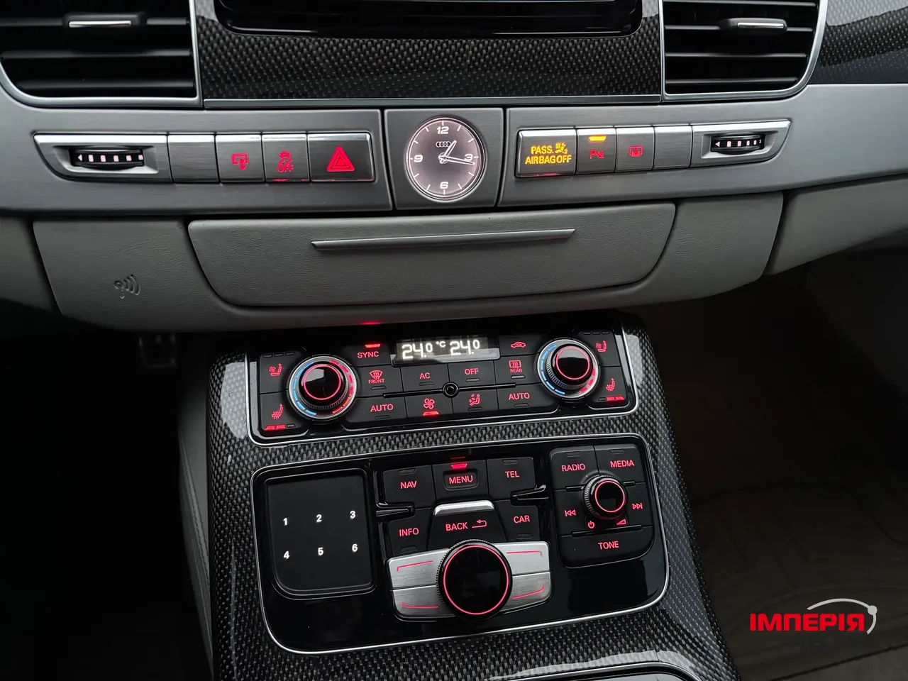 Audi S8 - фото 13