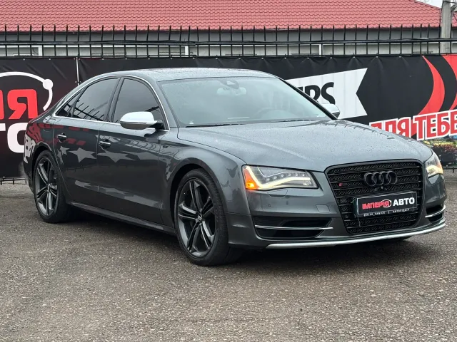 Audi S8 - фото 3