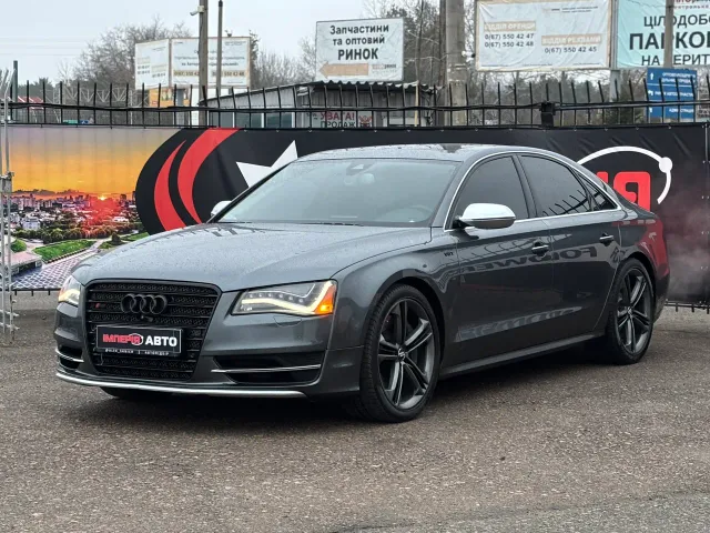 Audi S8 - фото 1