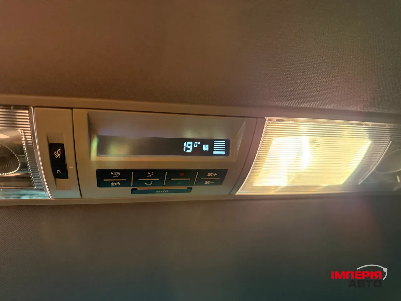 Volkswagen Multivan - фото 8