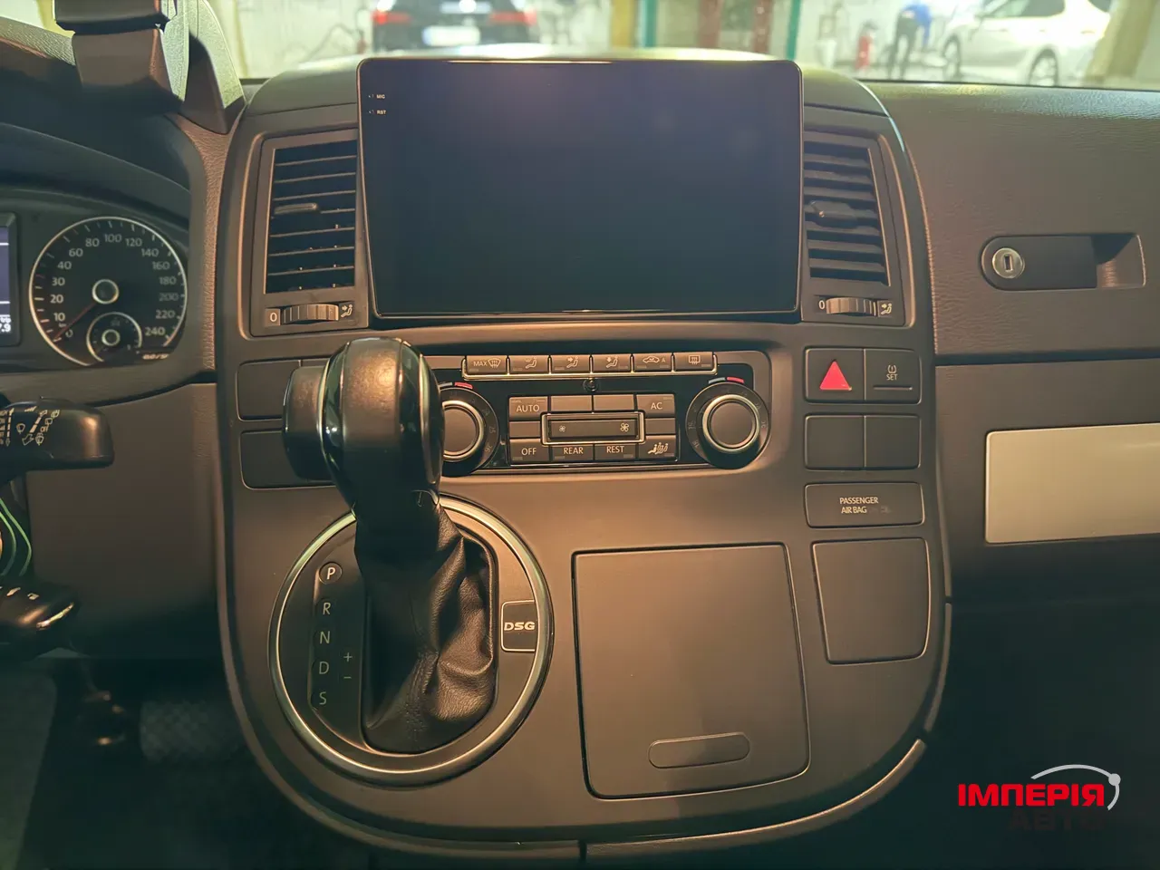 Volkswagen Multivan - фото 2