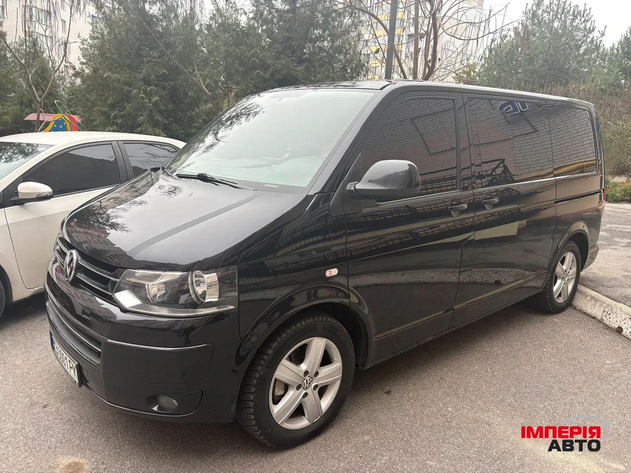 Volkswagen Multivan - фото 1