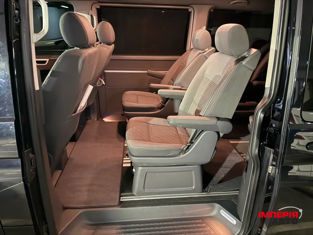 Volkswagen Multivan - фото 7