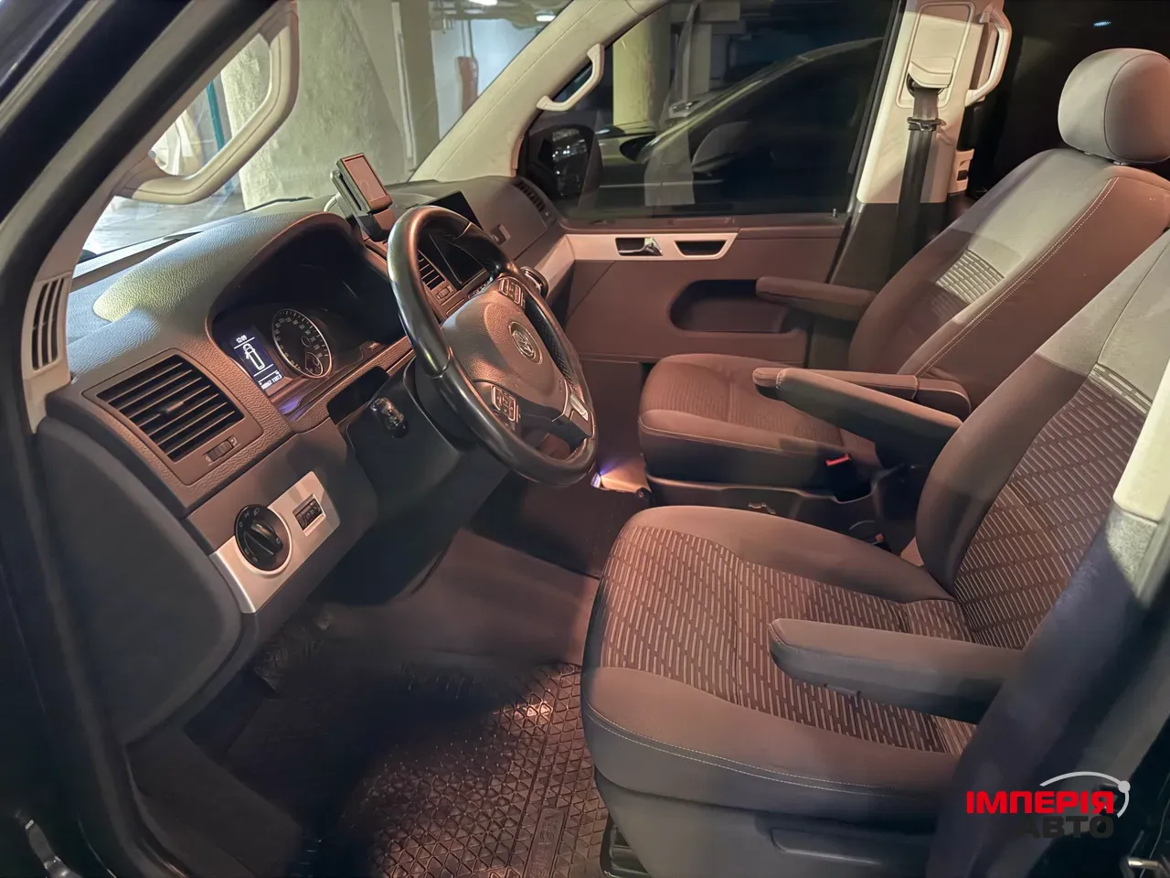 Volkswagen Multivan - фото 4