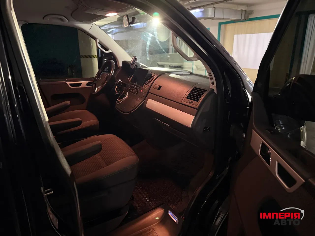 Volkswagen Multivan - фото 11