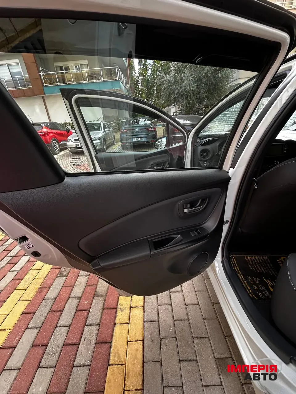 Toyota Yaris - фото 5