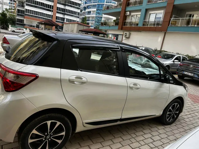 Toyota Yaris - фото 2