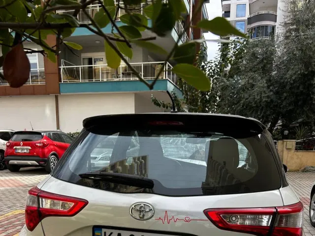 Toyota Yaris - фото 4