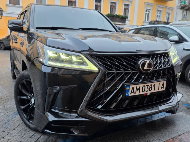 Lexus LX - фото 1