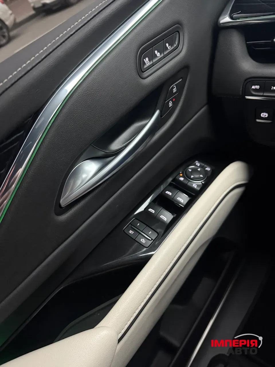 Cadillac Escalade - фото 21