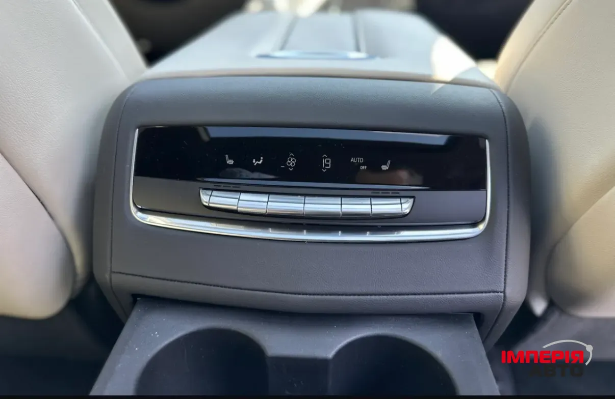 Cadillac Escalade - фото 17