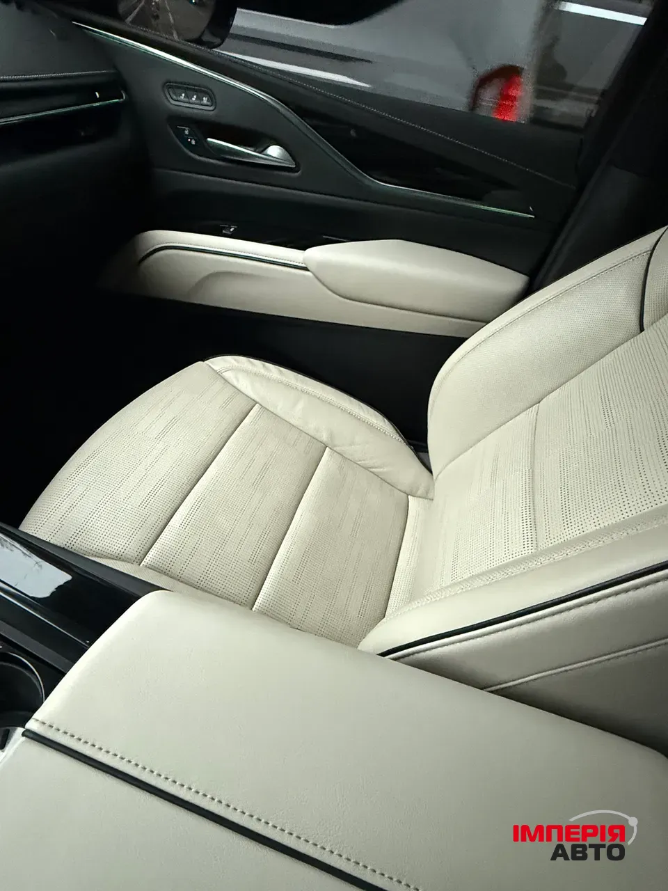 Cadillac Escalade - фото 19