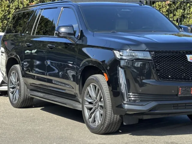 Cadillac Escalade - фото 1