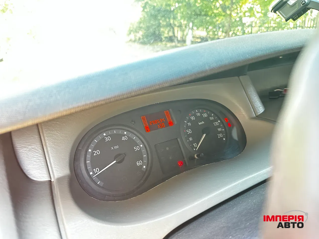 Renault Trafic - фото 6