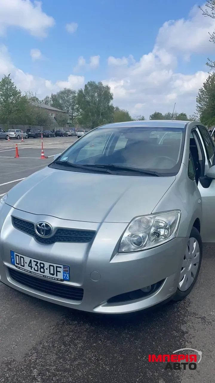 Toyota Auris - фото 4