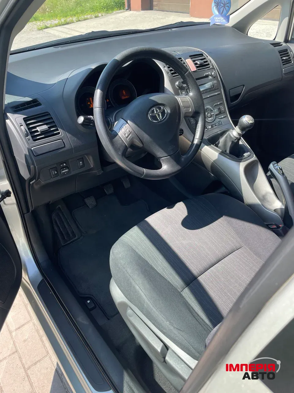 Toyota Auris - фото 3