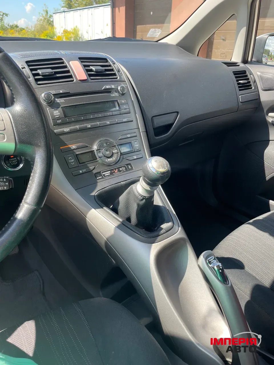 Toyota Auris - фото 8