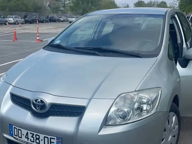 Toyota Auris - фото 4