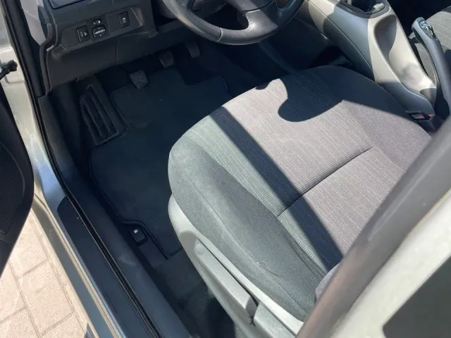 Toyota Auris - фото 3