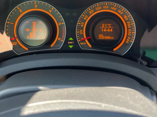 Toyota Auris - фото 2