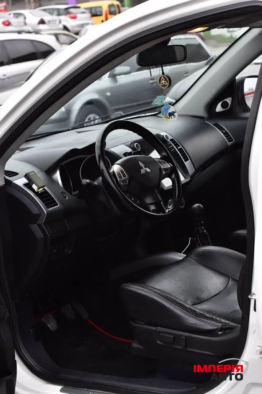 Mitsubishi Outlander - фото 18
