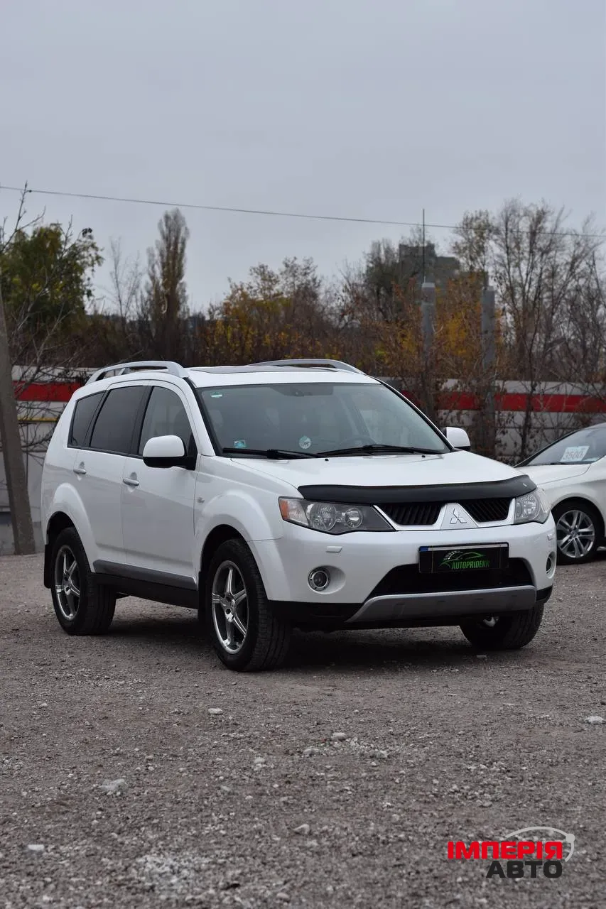 Mitsubishi Outlander - фото 1