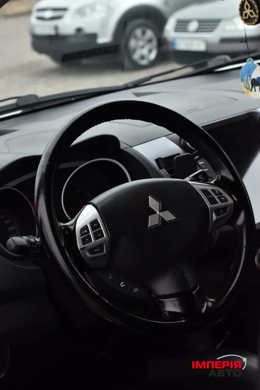 Mitsubishi Outlander - фото 13