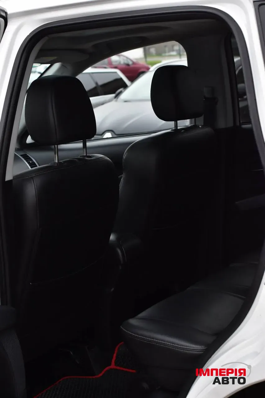 Mitsubishi Outlander - фото 3