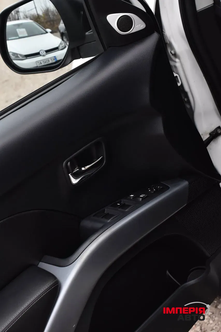 Mitsubishi Outlander - фото 7