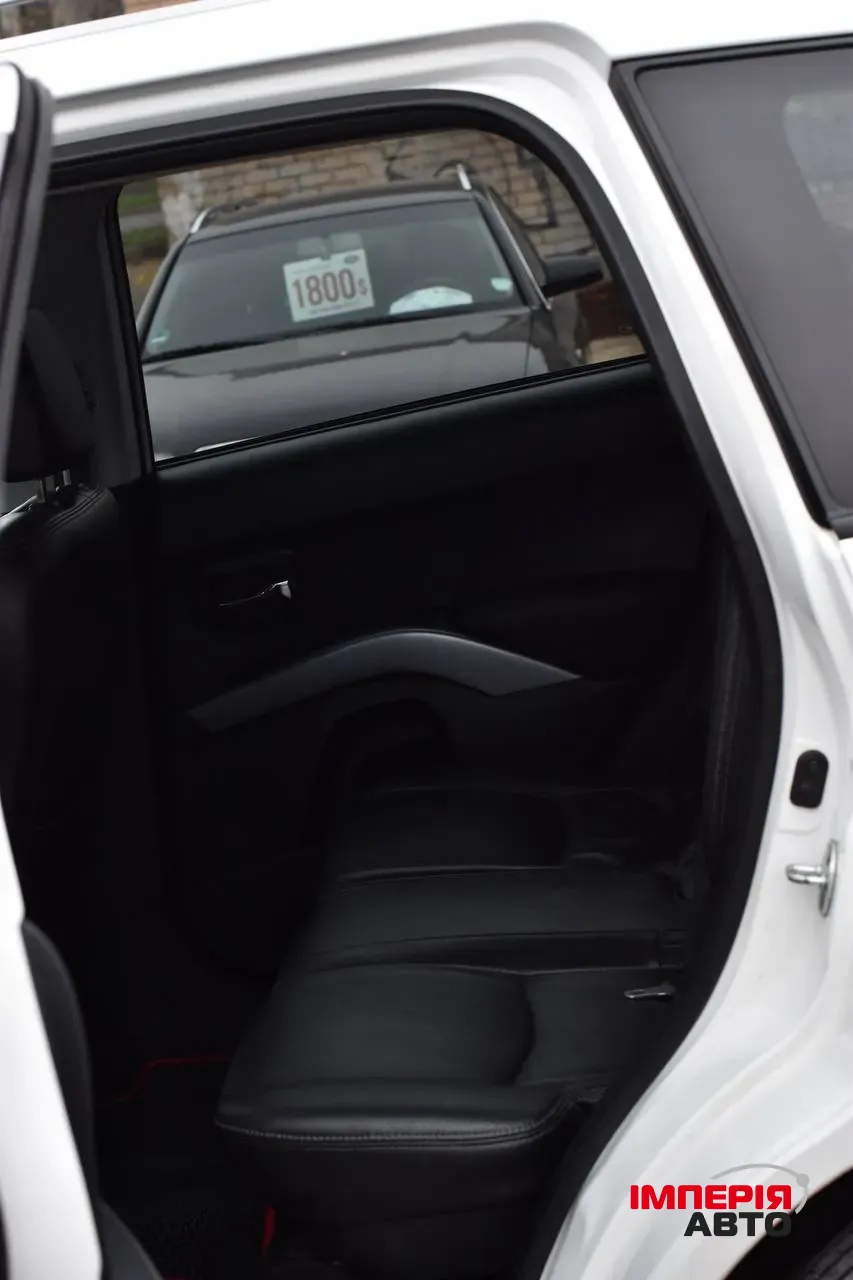 Mitsubishi Outlander - фото 2